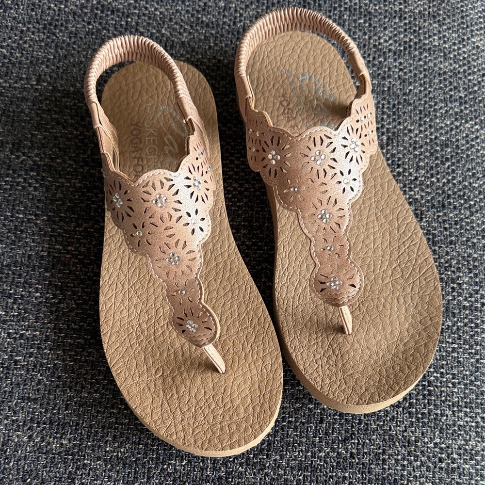 Skechers Cali Meditation Vegan Slingback Thong Sandals. New size 7